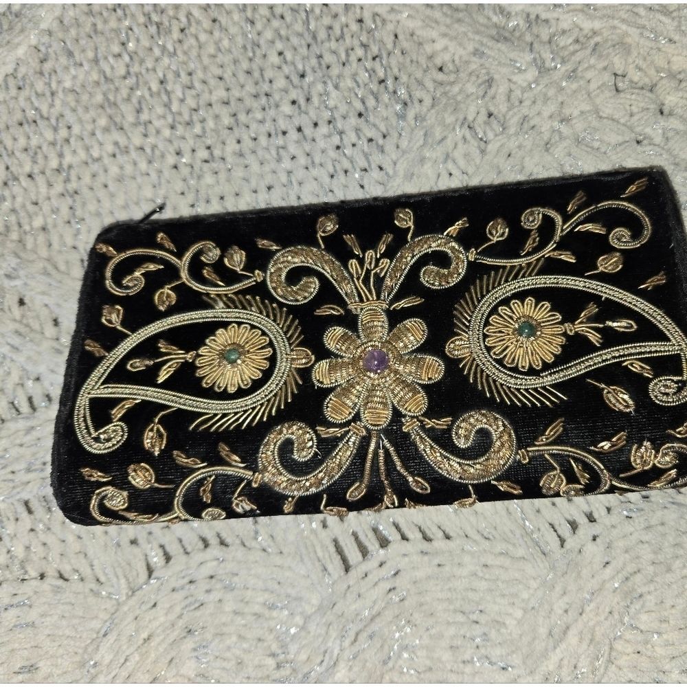 Vintage Sudha Velvet Clutch - Picture 11 of 12